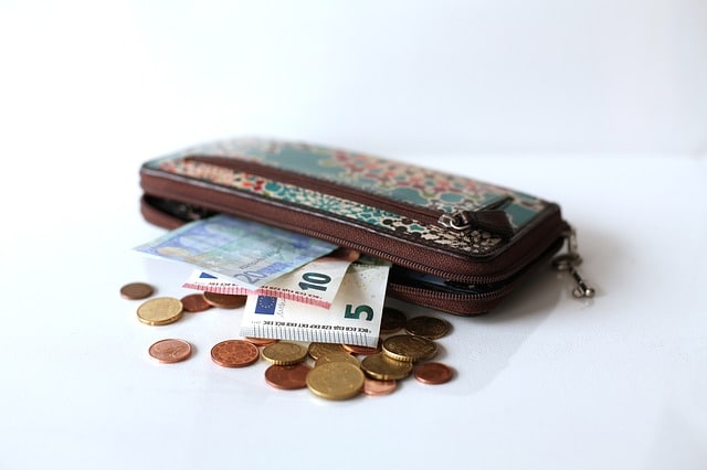 Mężczyźni zarabiają więcej, ale kobiety decydują o wydatkach