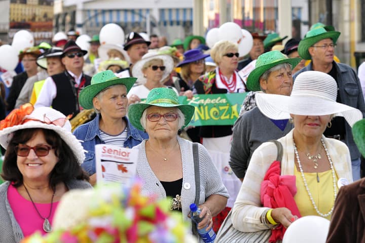 Korowód kapeluszników na wrocławskim rynku