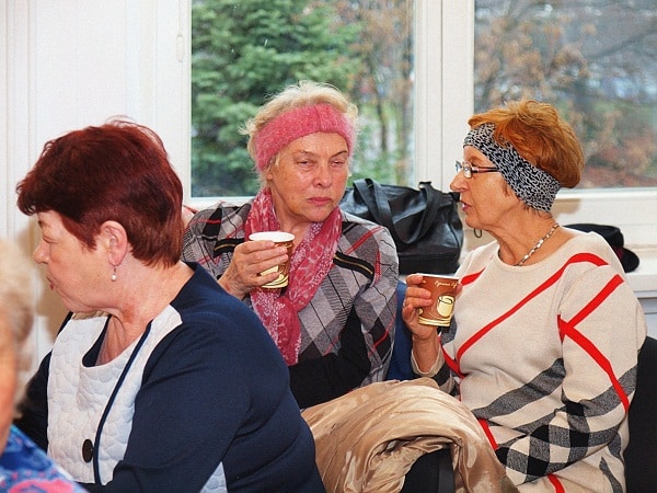 Seniorki na spotkaniu we Wrocławskim Centrum Seniora