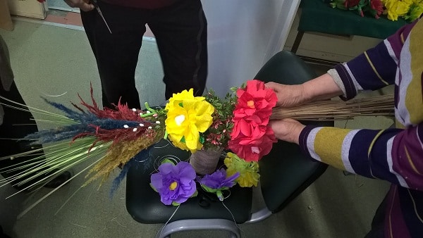 seniorzy przygotowują rekordową palmę