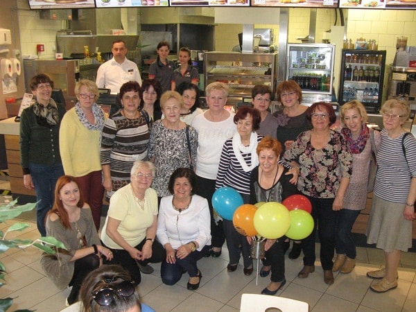 seniorzy w Burger King