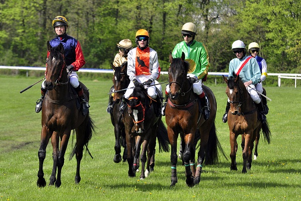Rozpoczęcie sezonu wyścigów konnych na Partynicach
