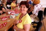 Warsztaty robienia biało-czerwonych kotylionów