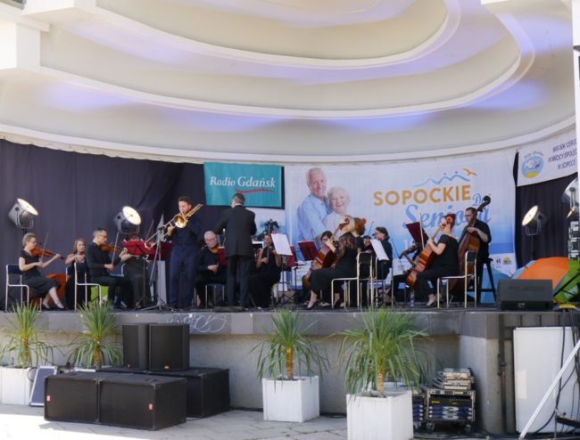 Koncert Polskiej Filharmonii Kameralnej Sopot w muszli koncertowej na sopockim molo