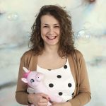 Śmiechoterapia dla seniorów. Rozmowa z humorologiem Marią Kmitą