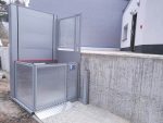 Podnośnik pionowy – zamiast windy. Rozwiązania dla osób z niepełnosprawnością ruchową