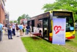 Szczepciobus jeździ po wrocławskich osiedlach. Zaszczepicie się w autobusie?