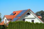 Projekty domów ekologicznych z instalacją fotowoltaiczną – najważniejsze zalety