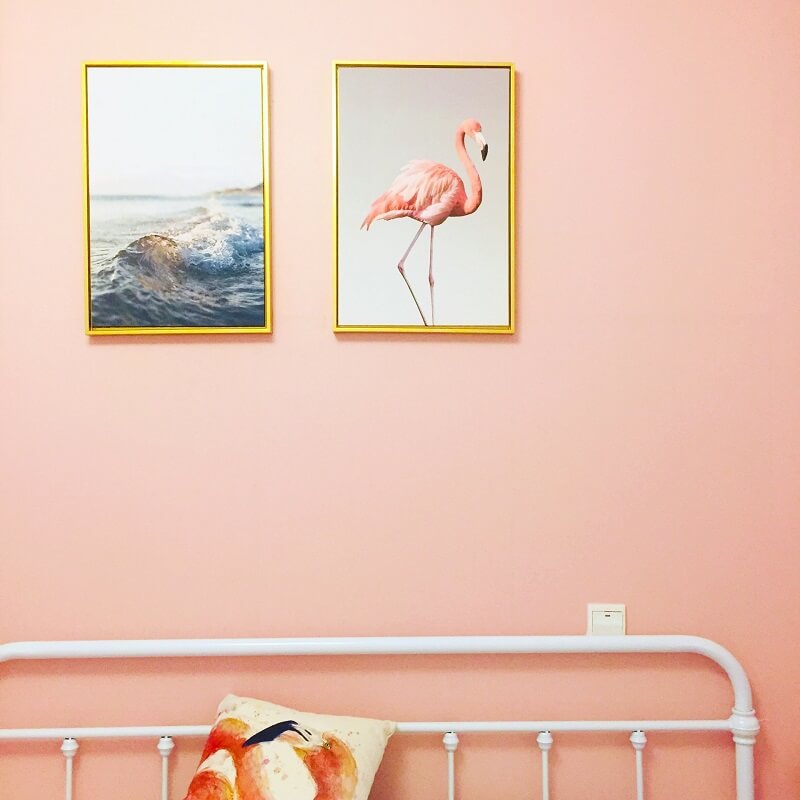 Tapety flamingi nowoczesną ozdobą pokoju dziecięcego, salonu bądź sypialni