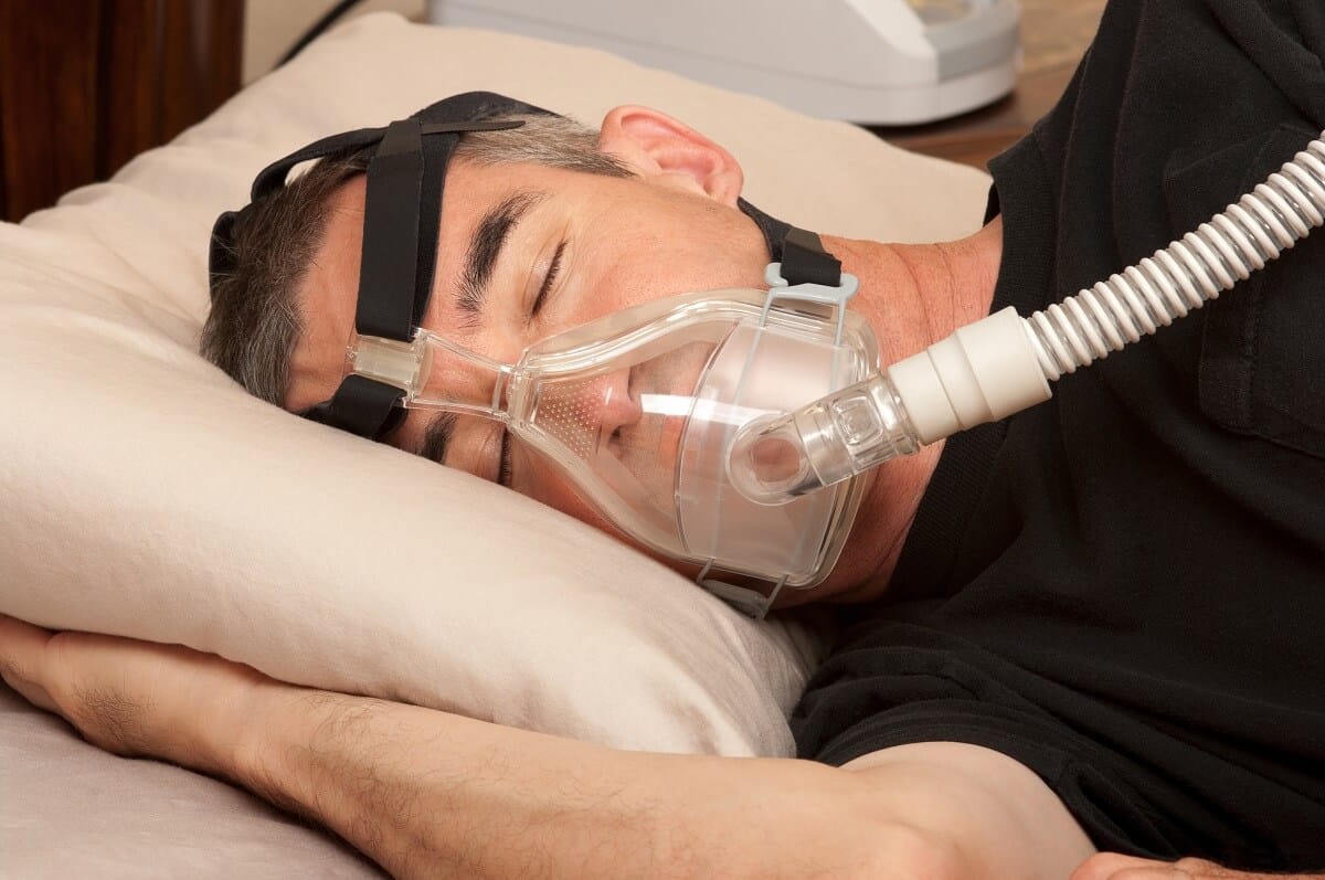 Kiedy chrapanie staje się chorobą – wylecz bezdech senny z aparatem CPAP