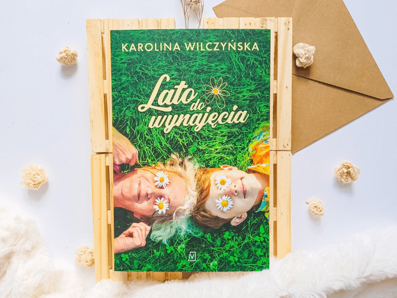 Bohaterowie książki „Lato do wynajęcia” Karoliny Wilczyńskiej – seniorzy tacy jak my