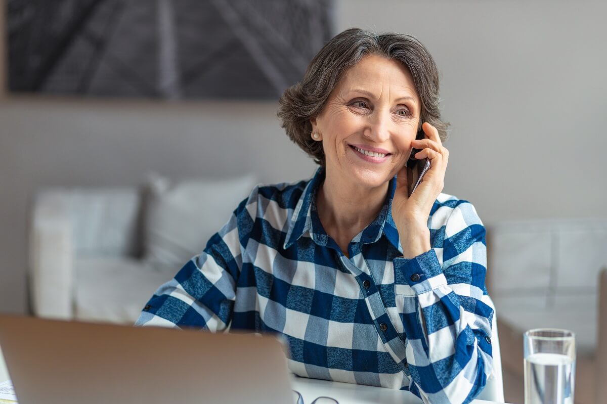 Allegro DLA SENIORA to bezpłatna, telefoniczna pomoc w zakupach online dla osób starszych