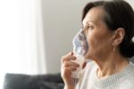 Inhalator na jesienne przeziębienie dla seniora. Typy inhalatorów. Najważniejsze parametry