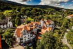 Pobyt kuracyjny dla seniora. Dlaczego warto skorzystać z prozdrowotnego wyjazdu? [Park Hotel KUR&SPA]