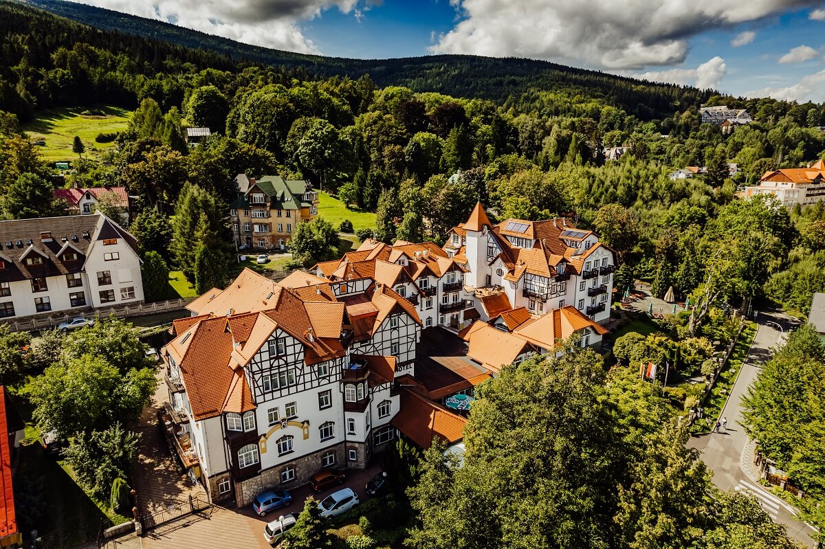 Odkryj wyjątkowy pobyt kuracyjny w Hotel Park w Świeradowie-Zdroju