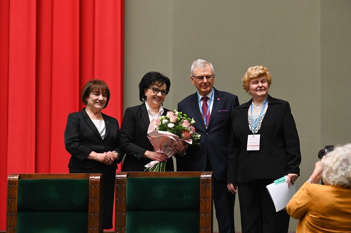 Elżbieta Witek i członkowie Prezydium OPS, VIII Sesja Obywatelskiego Parlamentu Seniorów, 7 listopada 2022