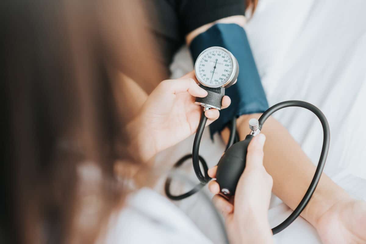 Wysokie ciśnienie krwi – kiedy wymaga konsultacji lekarskiej?