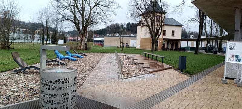 nad rzeką Metuje