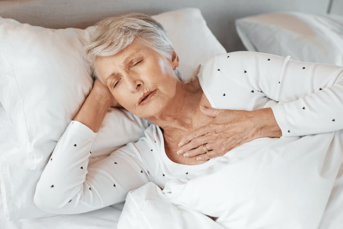 jakie mogą być przyczyny problemów ze snem u seniorów
