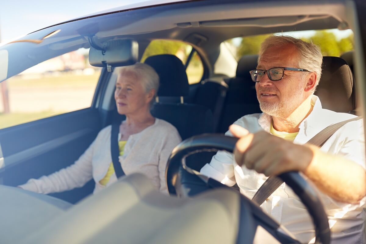 Prawo jazdy dla seniorów – propozycje KE [badania lekarskie, testy psychologiczne dla 65+, kursy dla kierowców 70+]