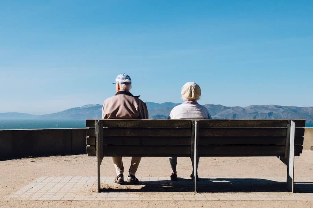 Starzenie się z komfortem i zrównoważoną przyszłością: Jak świadectwa energetyczne pomagają seniorom w utrzymaniu przyjaznych dla środowiska i oszczędnych nieruchomości?