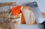 Czerstwe pieczywo [felieton o sposobie na przetrwanie emerytów]