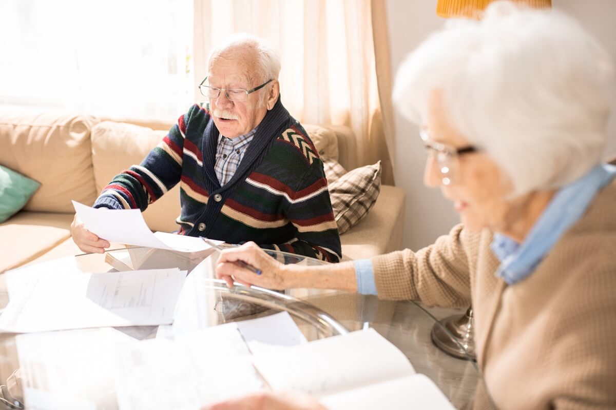 Seniorzy otrzymają 13. emeryturę. Szacunkowe kwoty 13. emerytury 2024 netto po uwzględnieniu składek i podatków [TABELA]