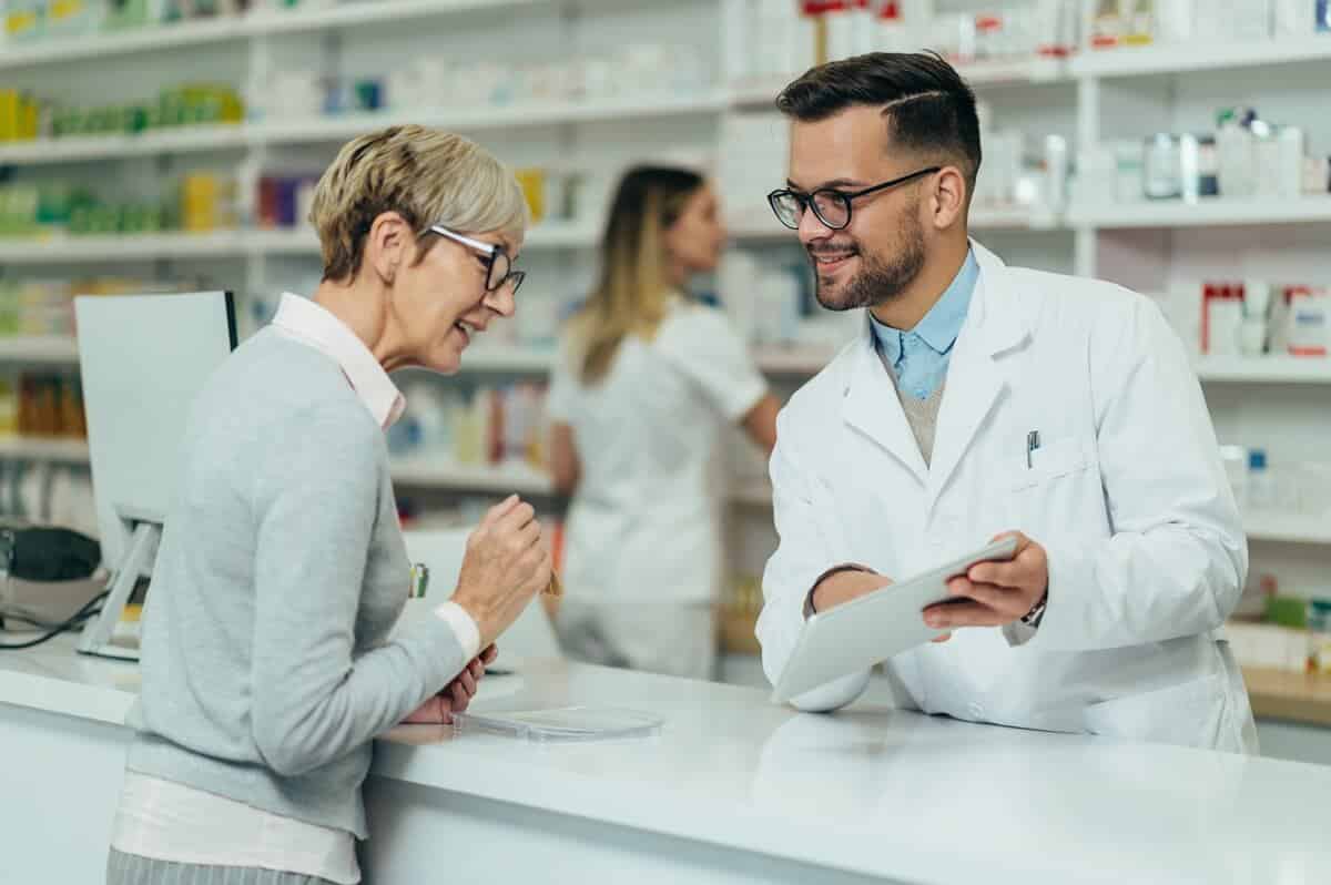 Niższe wydatki na polskie leki w aptekach – dobra wiadomość dla seniorów!