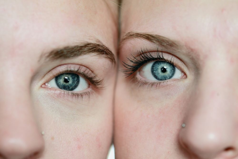 Skuteczna pielęgnacja skóry pod oczami — postaw na naturalny krem pod oczy!