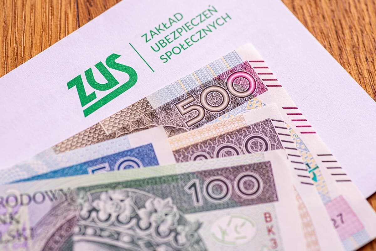 13. emerytura 2025 – komu przysługuje, ile wynosi, kto oraz kiedy ją wypłaca? [VADEMECUM]