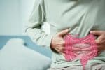 Jelita zwalniają z wiekiem. Alax – naturalne wsparcie jelit na zaparcia u seniorów