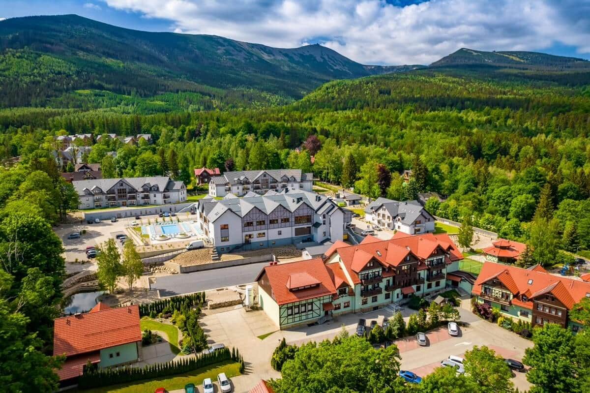 Wypoczynek u podnóża Śnieżki – wypoczynek i zdrowie w Artus Resort [wiosenne i jesienne pakiety dla seniorów]