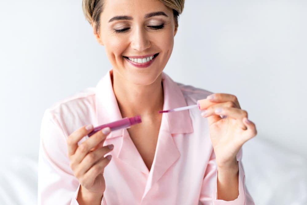 Błyszczyk do ust dla dojrzałej kobiety – jaki kolor wybrać?